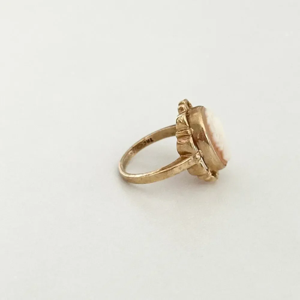 Vintage 10K Yellow Gold Genuine Cameo Shell Hand Carved Ladies Band Ring Size 5